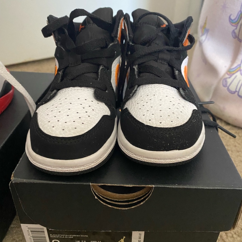 Jordan 1 mid